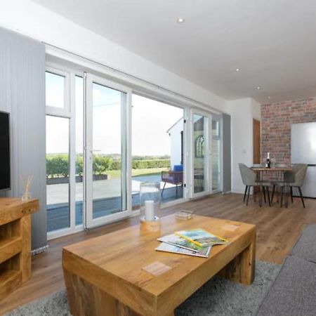 Adorable 1 Bedroom Country Cottage Bodewryd Extérieur photo