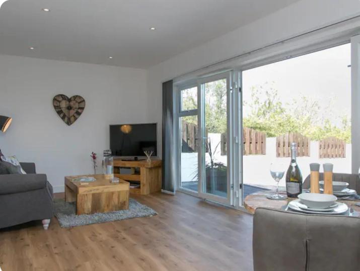 Adorable 1 Bedroom Country Cottage Bodewryd Extérieur photo