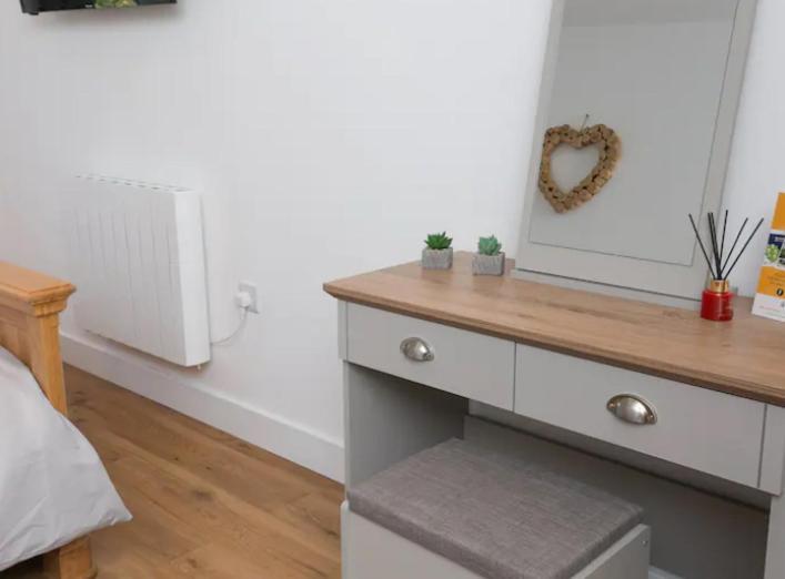 Adorable 1 Bedroom Country Cottage Bodewryd Extérieur photo