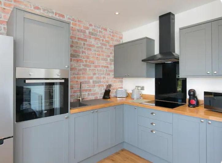 Adorable 1 Bedroom Country Cottage Bodewryd Extérieur photo