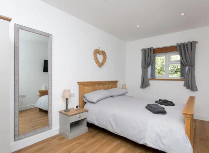Adorable 1 Bedroom Country Cottage Bodewryd Extérieur photo