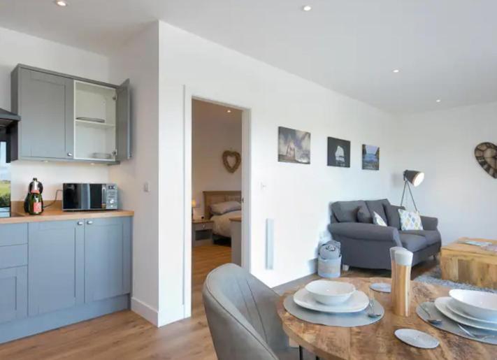 Adorable 1 Bedroom Country Cottage Bodewryd Extérieur photo