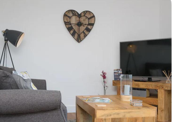 Adorable 1 Bedroom Country Cottage Bodewryd Extérieur photo